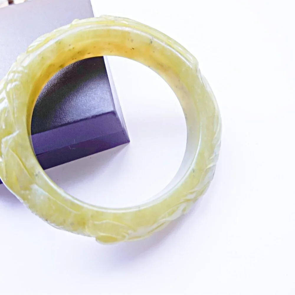𝅺Hand carved Chinese Xiu Jade bangle